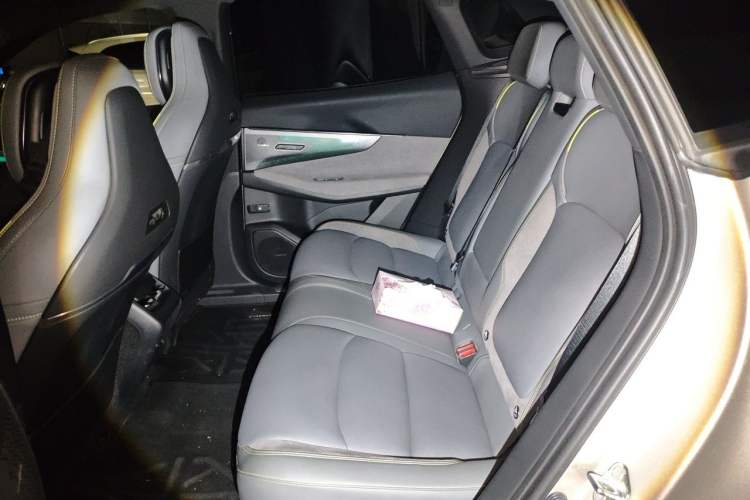 Used Lynk & Co 08 EM-P 2023 120km Long-Range Halo Left Rear Seat