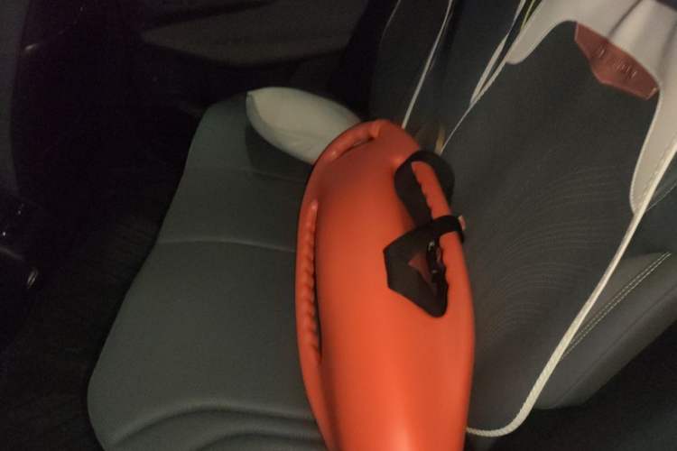 Used Lynk & Co 08 EM-P 2023 120km Long-Range Halo Left Rear Seat