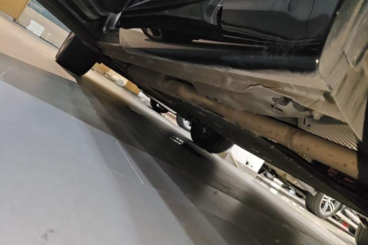 Used Lynk & Co 08 EM-P 2023 120km Long-Range Halo Left Side Sill