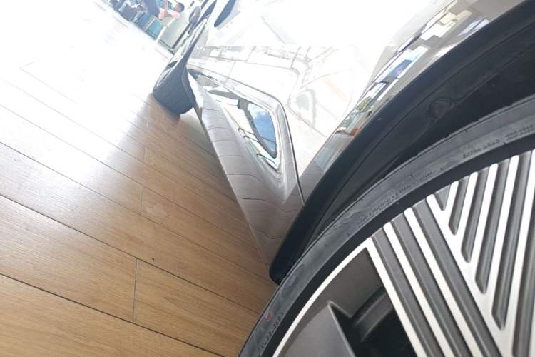 Used Lynk & Co 08 EM-P 2023 220km All-Wheel-Drive Performance Halo Left Side Sill