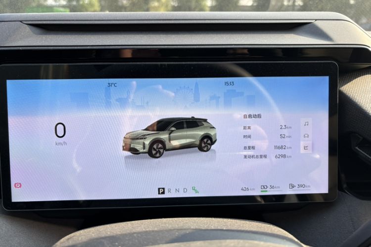 Used Lynk & Co 08 EM-P 2023 120km Long-Range Halo Odometer Close Up