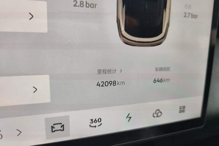 Used Lynk & Co 08 EM-P 2023 120km Long-Range Halo Odometer Close Up