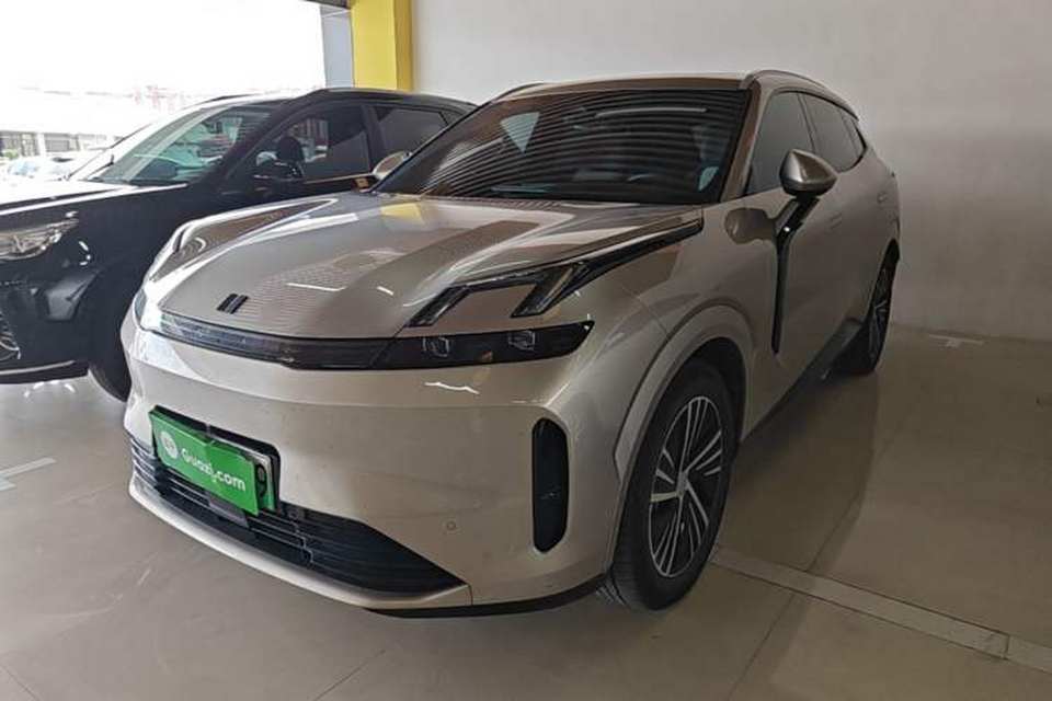 Lynk & Co 08 EM-P 2023