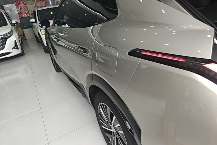 Used Lynk & Co 08 EM-P 2023 120km Long-Range Halo Rear Left 45 Deg