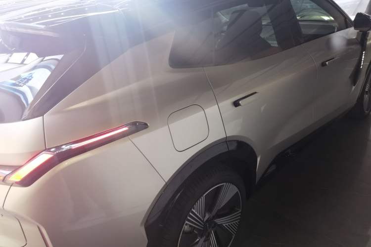 Used Lynk & Co 08 EM-P 2023 245km Ultra-Long Range Halo Rear Right 45 Deg