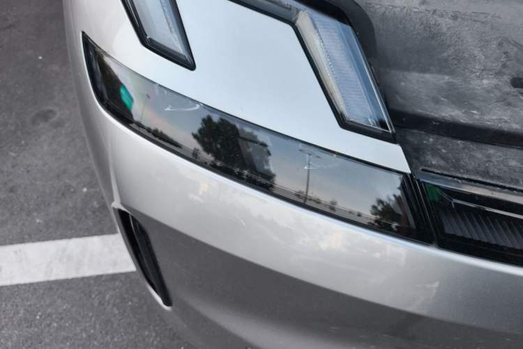 Used Lynk & Co 08 EM-P 2023 220km All-Wheel-Drive Performance Halo Right Front Headlight