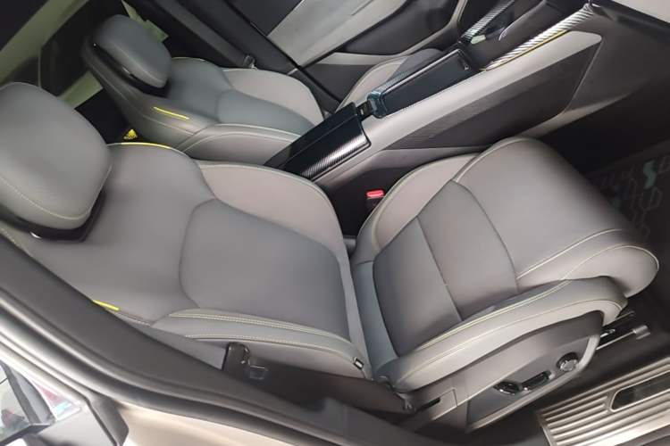 Used Lynk & Co 08 EM-P 2023 245km Ultra-Long Range Halo Right Front Seat