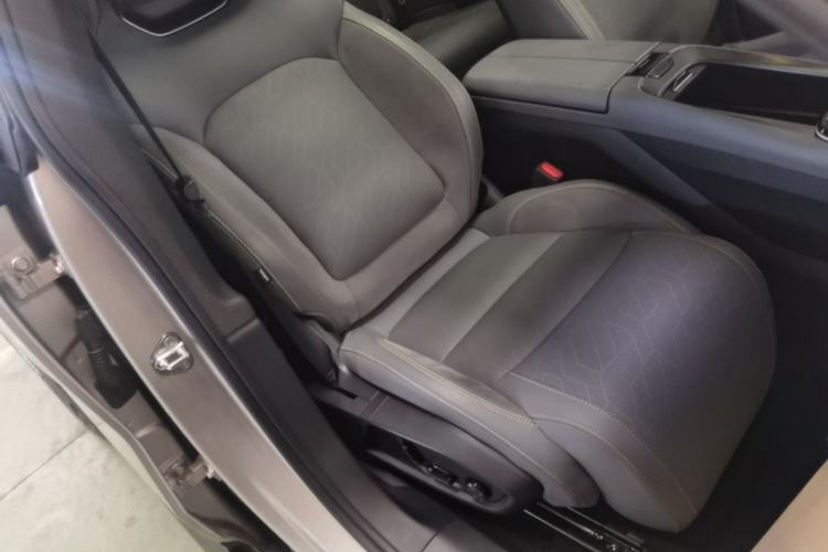 Used Lynk & Co 08 EM-P 2023 120km Long-Range Halo Right Front Seat