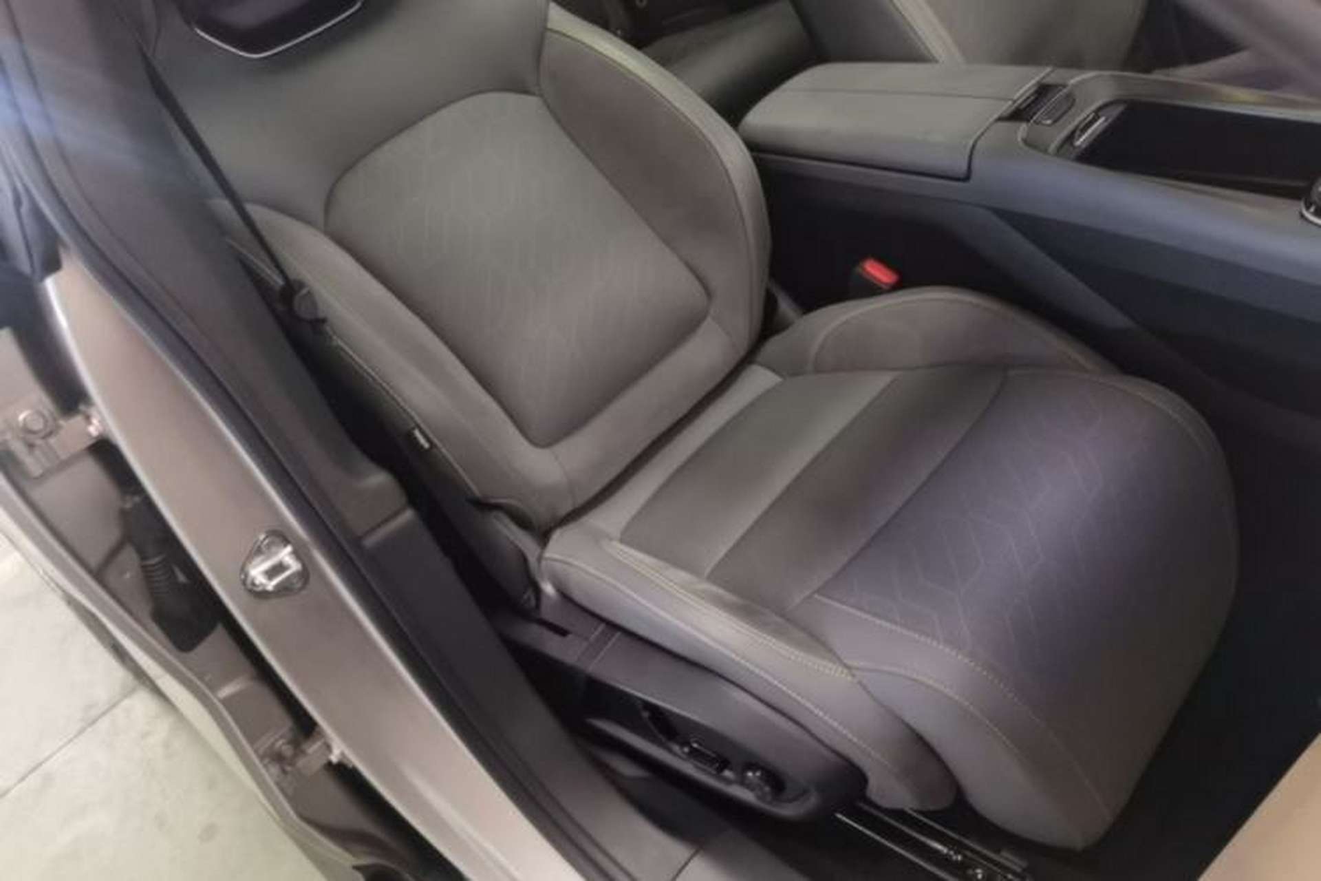 Used Lynk & Co 08 EM-P 2023 120km Long-Range Halo Right Front Seat