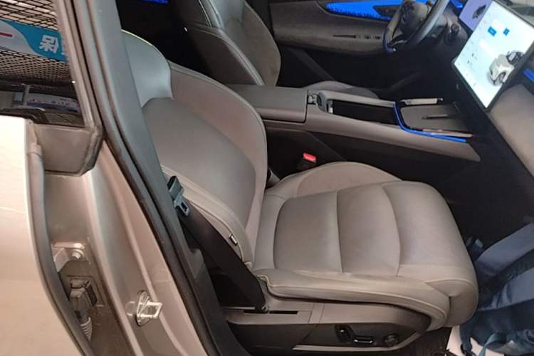Used Lynk & Co 08 EM-P 2023 120km Long-Range Halo Right Front Seat
