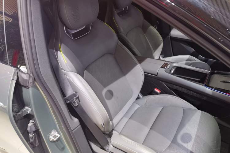 Used Lynk & Co 08 EM-P 2023 220km All-Wheel-Drive Performance Halo Right Front Seat