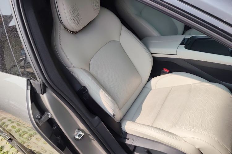 Used Lynk & Co 08 EM-P 2023 245km Ultra-Long Range Halo Right Front Seat