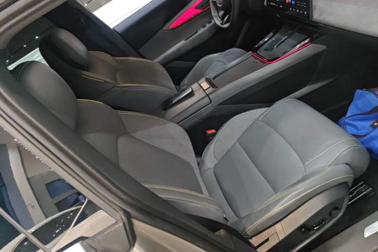 Used Lynk & Co 08 EM-P 2023 120km Long-Range Halo Right Front Seat