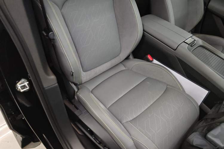 Used Lynk & Co 08 EM-P 2023 120km Long-Range Halo Right Front Seat