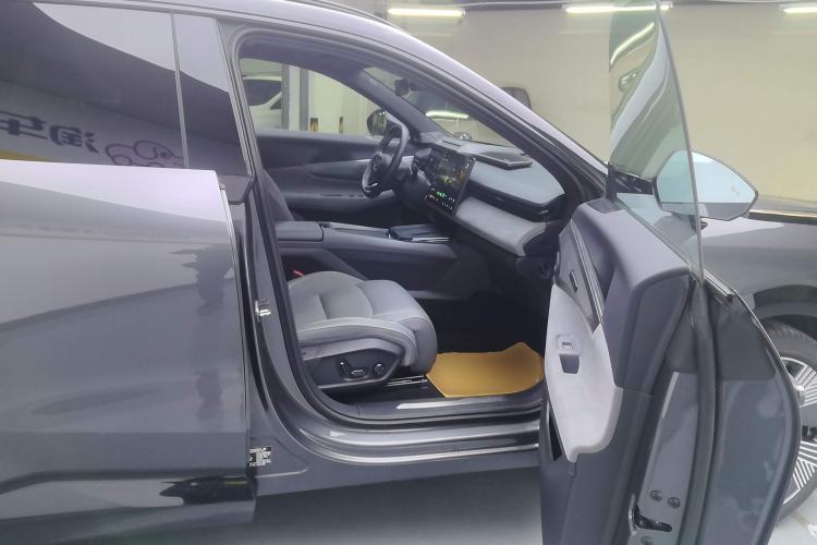 Used Lynk & Co 08 EM-P 2023 220km All-Wheel-Drive Performance Halo Right Front Seat