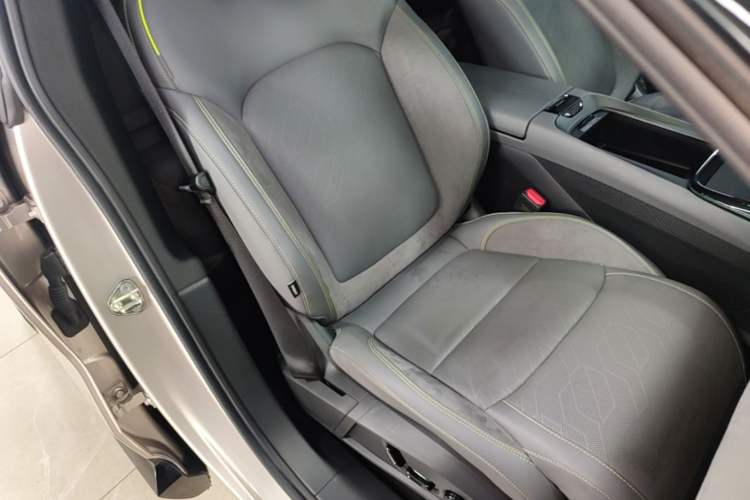 Used Lynk & Co 08 EM-P 2023 120km Long-Range Halo Right Front Seat