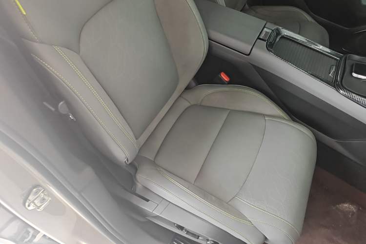 Used Lynk & Co 08 EM-P 2023 120km Long-Range Halo Right Front Seat