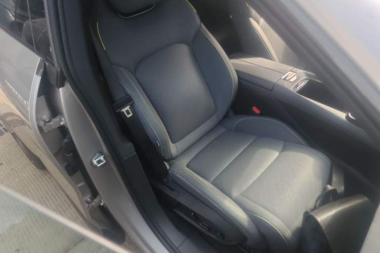 Used Lynk & Co 08 EM-P 2023 120km Long-Range Halo Right Front Seat