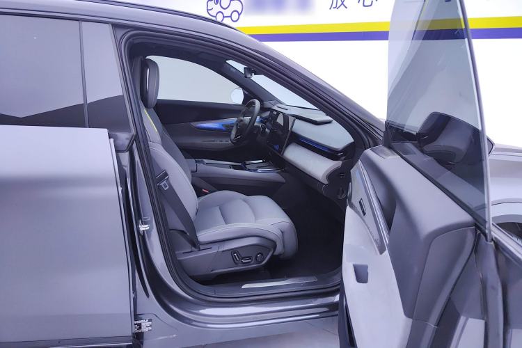 Used Lynk & Co 08 EM-P 2023 220km All-Wheel-Drive Performance Halo Right Front Seat