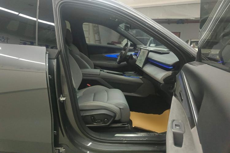 Used Lynk & Co 08 EM-P 2023 120km Long-Range Halo Right Front Seat