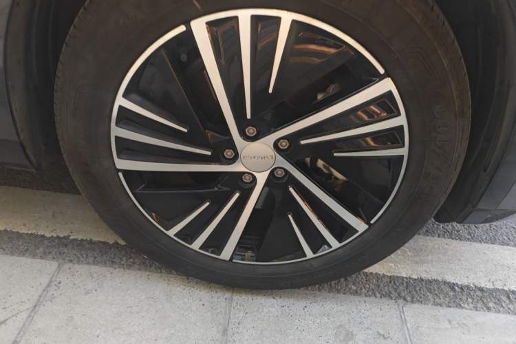 Used Lynk & Co 08 EM-P 2023 120km Long-Range Halo Right Front Wheel Hub