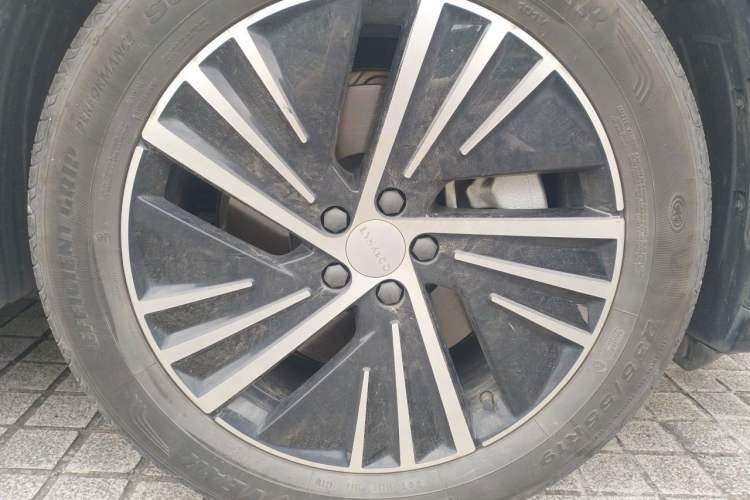 Used Lynk & Co 08 EM-P 2023 120km Long-Range Halo Right Front Wheel Hub