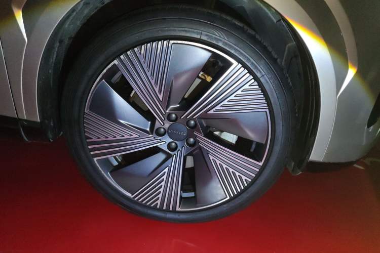 Used Lynk & Co 08 EM-P 2023 120km Long-Range Pro Right Front Wheel Hub