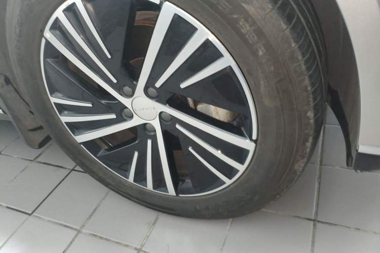Used Lynk & Co 08 EM-P 2023 120km Long-Range Pro Right Front Wheel Hub
