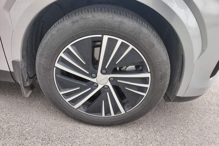 Used Lynk & Co 08 EM-P 2023 120km Long-Range Halo Right Front Wheel Hub