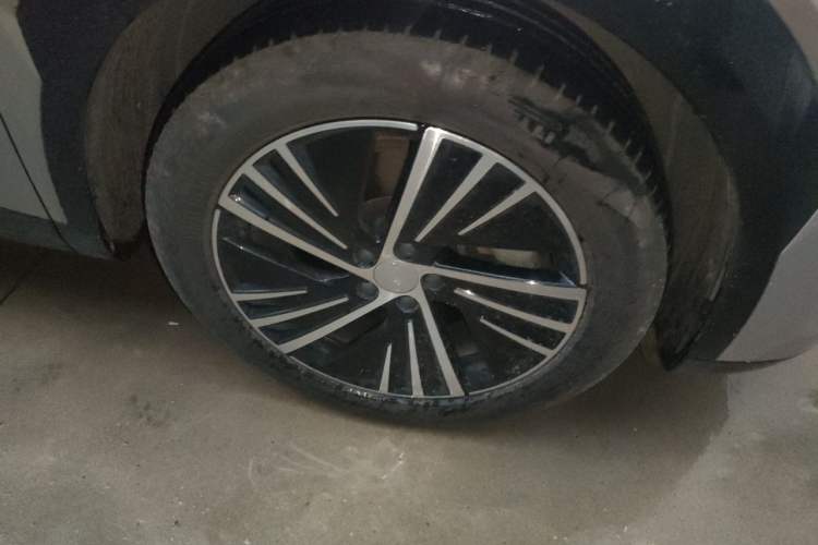 Used Lynk & Co 08 EM-P 2023 120km Long-Range Halo Right Front Wheel Hub