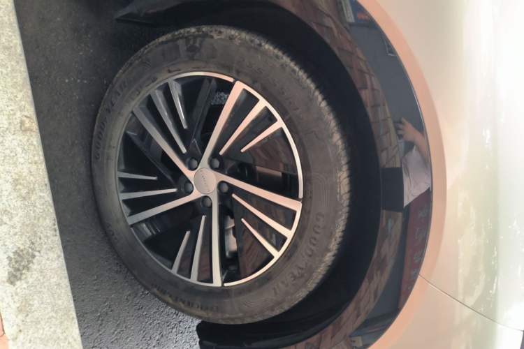 Used Lynk & Co 08 EM-P 2023 220km All-Wheel-Drive Performance Halo Right Front Wheel Hub