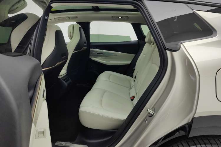 Used Lynk & Co 08 EM-P 2023 245km Ultra-Long Range Halo Right Rear Seat