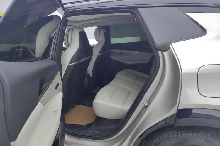 Used Lynk & Co 08 EM-P 2023 220km All-Wheel-Drive Performance Halo Right Rear Seat