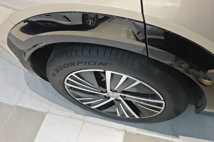 Used Lynk & Co 08 EM-P 2023 120km Long-Range Halo Right Rear Wheel Hub