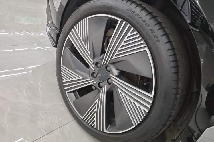 Used Lynk & Co 08 EM-P 2023 120km Long-Range Halo Right Rear Wheel Hub