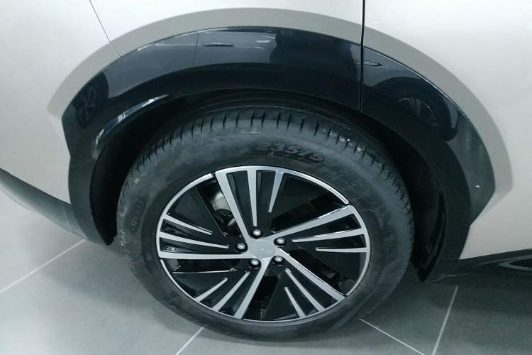 Used Lynk & Co 08 EM-P 2023 245km Ultra-Long Range Halo Right Rear Wheel Hub