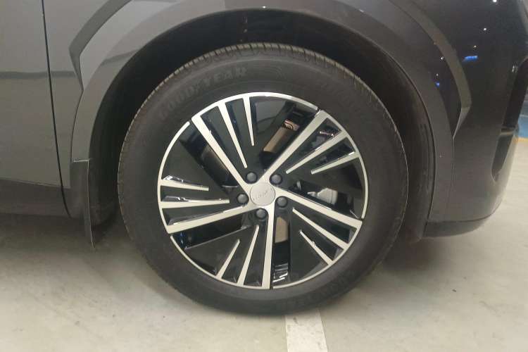 Used Lynk & Co 08 EM-P 2023 120km Long-Range Halo Right Rear Wheel Hub
