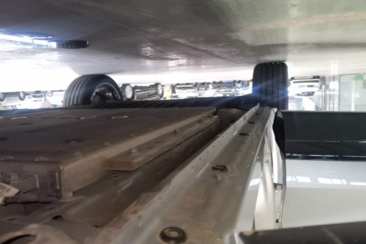 Used Lynk & Co 08 EM-P 2023 120km Long-Range Halo Right Side Sill