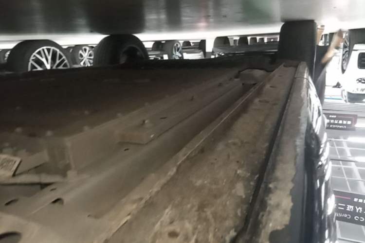 Used Lynk & Co 08 EM-P 2023 120km Long-Range Halo Right Side Sill