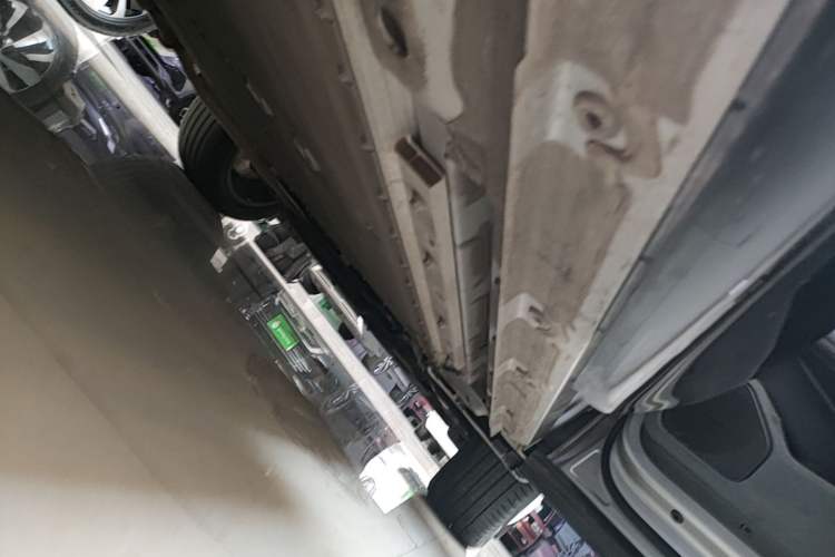 Used Lynk & Co 08 EM-P 2023 120km Long-Range Pro Right Side Sill