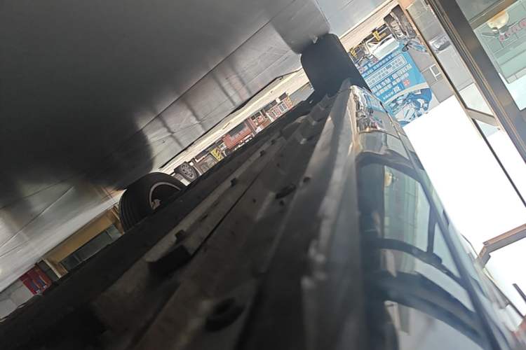 Used Lynk & Co 08 EM-P 2023 120km Long-Range Halo Right Side Sill