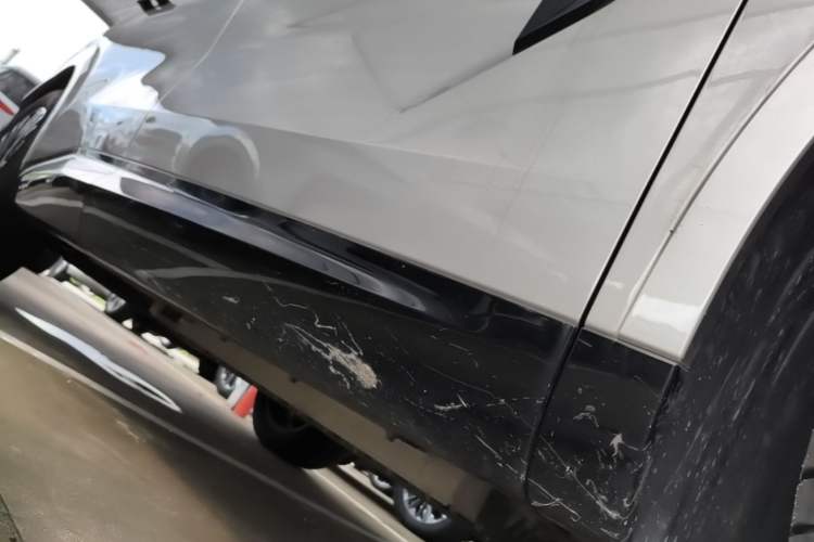 Used Lynk & Co 08 EM-P 2023 245km Ultra-Long Range Halo Right Side Sill