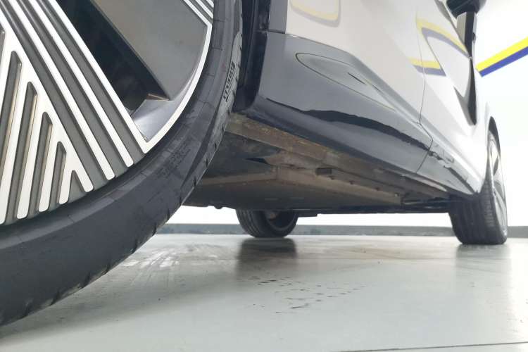 Used Lynk & Co 08 EM-P 2023 220km All-Wheel-Drive Performance Halo Right Side Sill