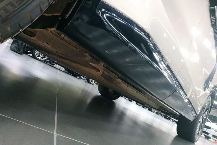 Used Lynk & Co 08 EM-P 2023 245km Ultra-Long Range Halo Right Side Sill
