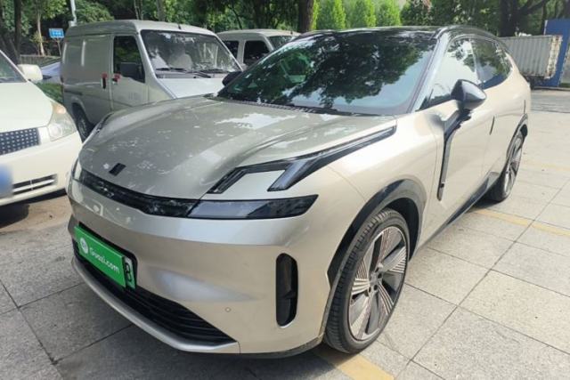 Lynk & Co 08 EM-P 2023 220km All-Wheel-Drive Performance Halo مستعملة