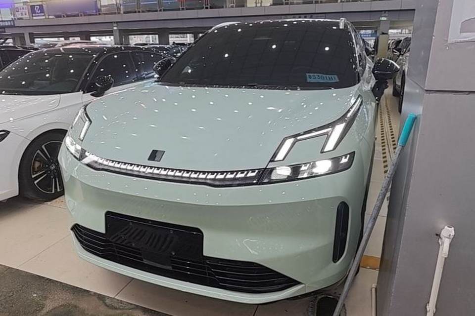 Lynk & Co 08 EM-P 2023