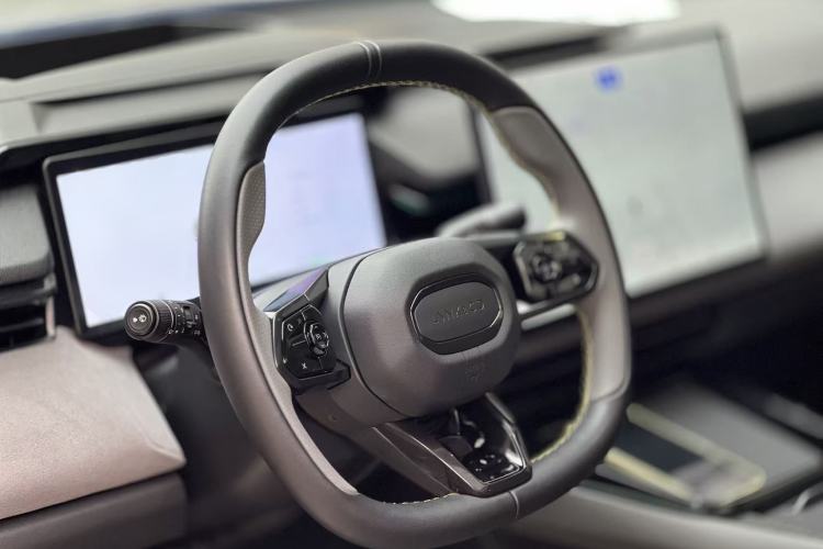 Used Lynk & Co 08 EM-P 2023 120km Long-Range Halo Steering Wheel