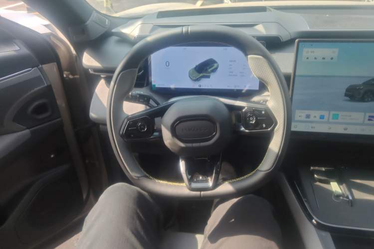 Used Lynk & Co 08 EM-P 2023 120km Long-Range Halo Steering Wheel