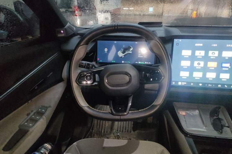 Used Lynk & Co 08 EM-P 2023 120km Long-Range Halo Steering Wheel