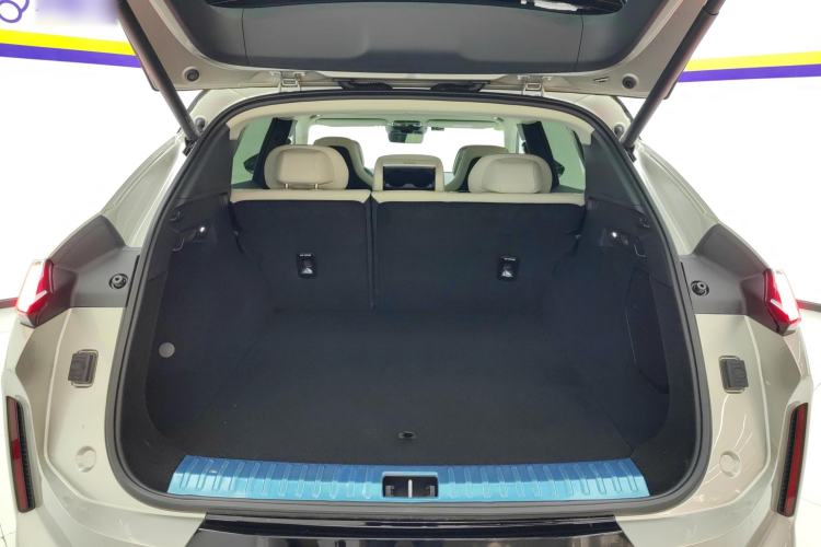Used Lynk & Co 08 EM-P 2023 245km Ultra-Long Range Halo Trunk